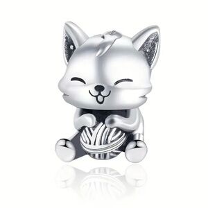 925 Sterling Silver Cat Charm Holding a Ball of Yarn